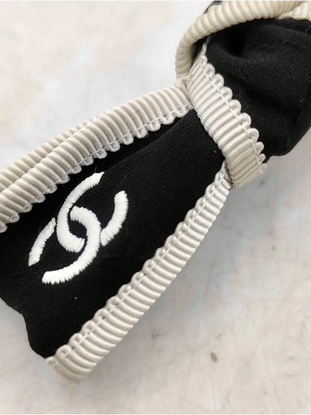 CHANEL 25V Silk Jacquard CC Bow Barrette ULTRA CHIC - Black & Ecru Ivory AA9921